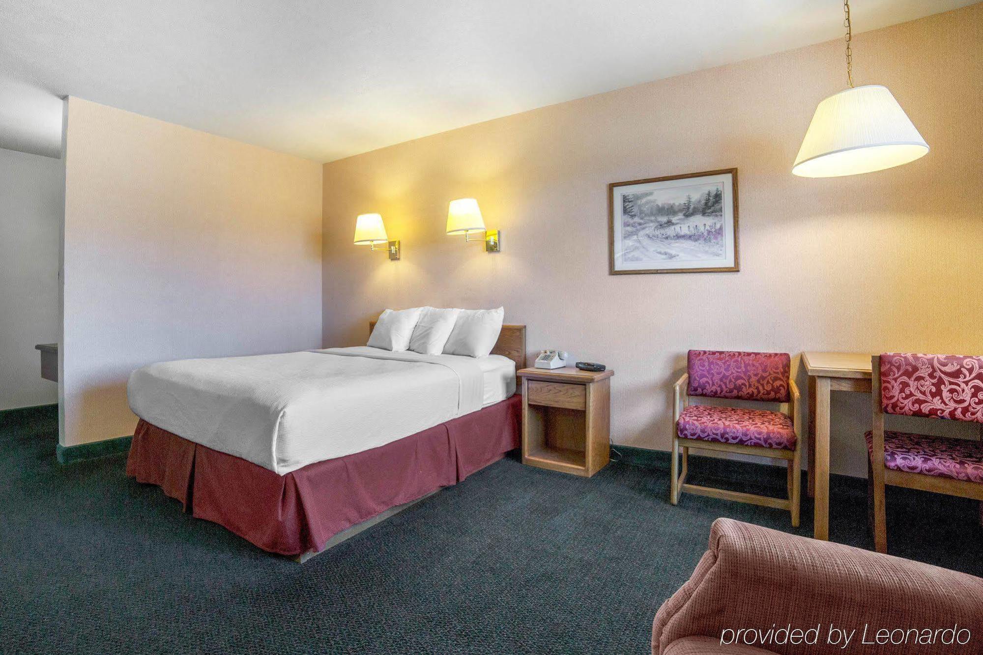 Rodeway Inn Whitehall Eksteriør billede