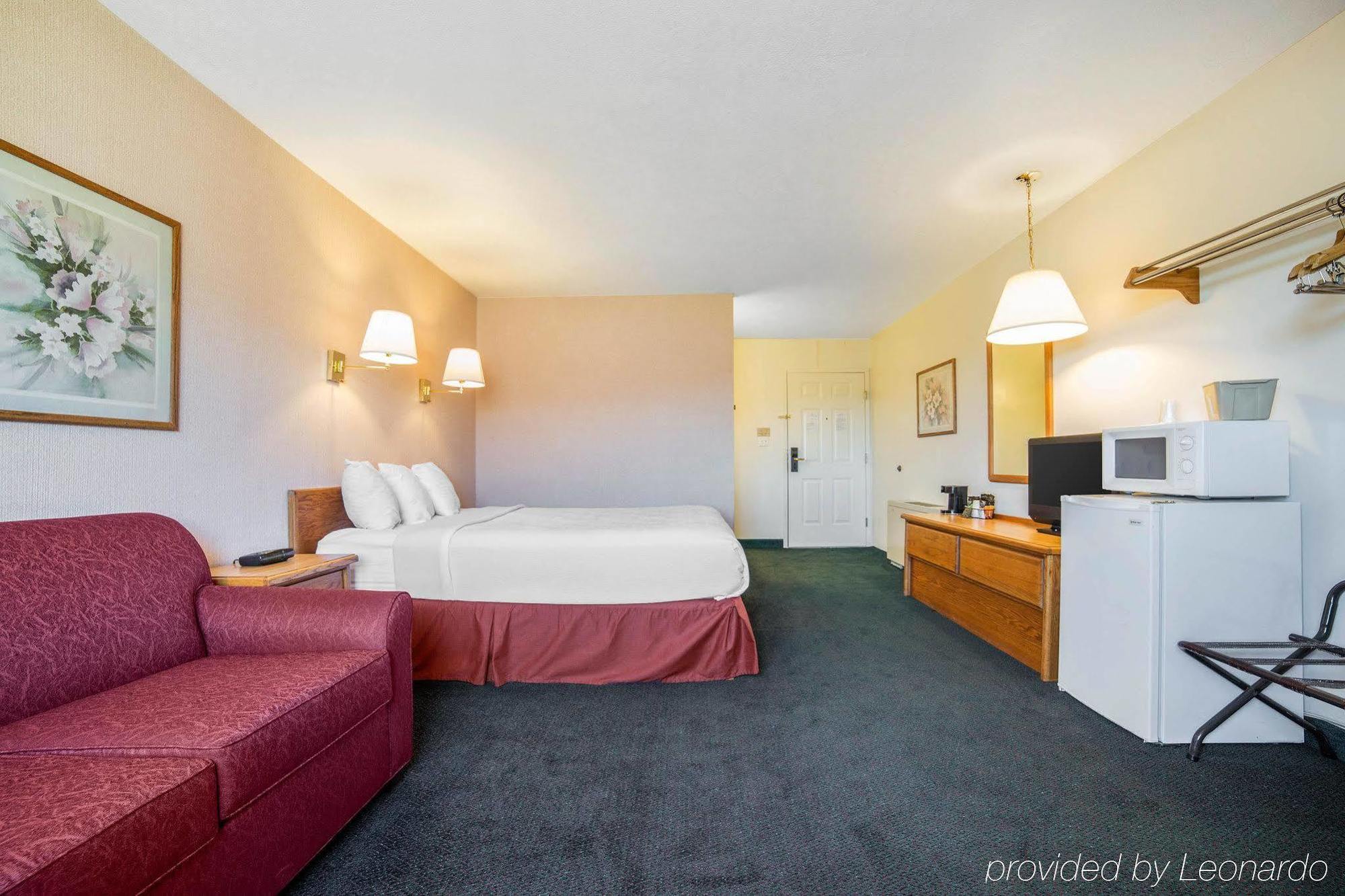 Rodeway Inn Whitehall Eksteriør billede