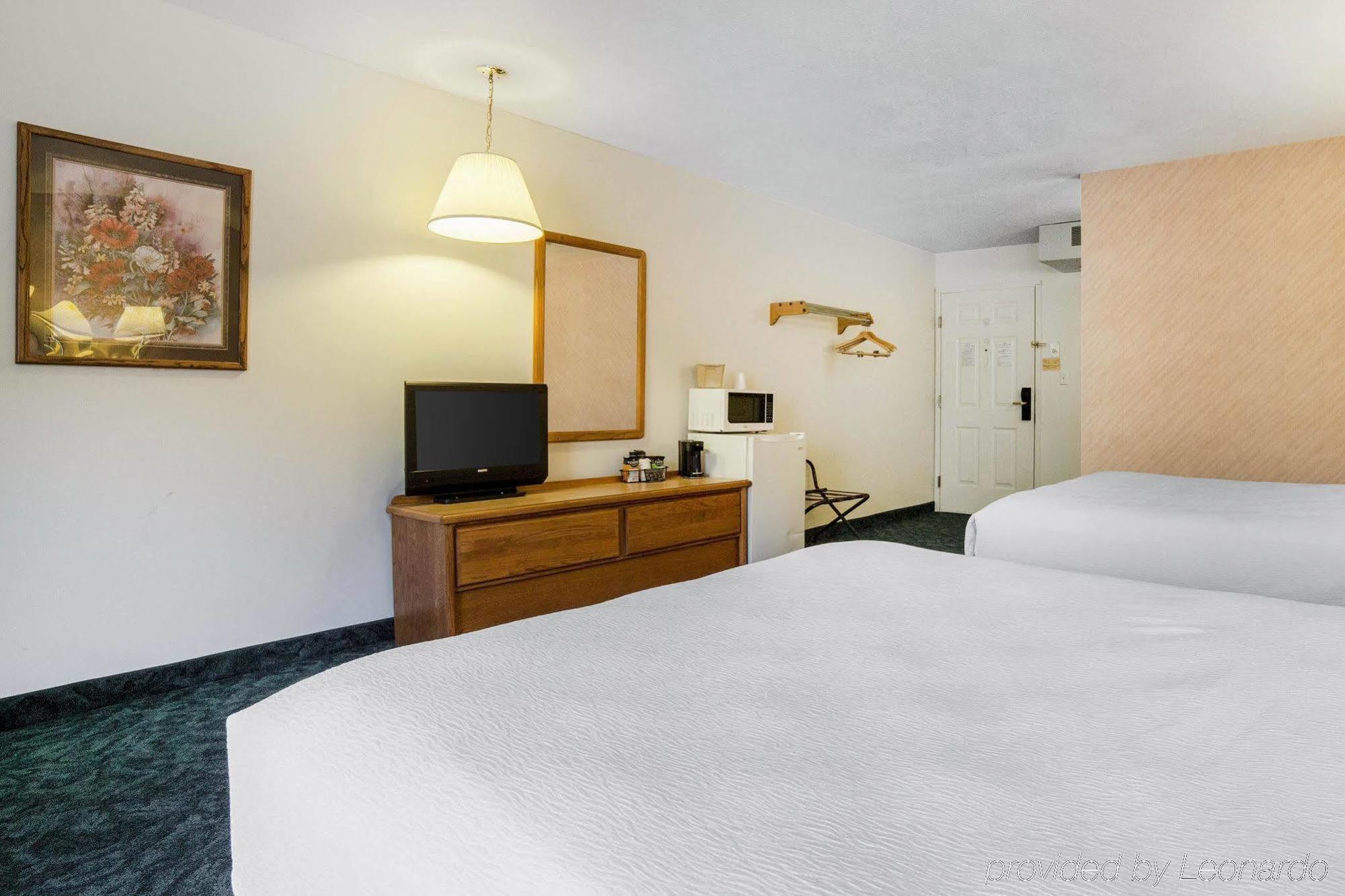 Rodeway Inn Whitehall Eksteriør billede